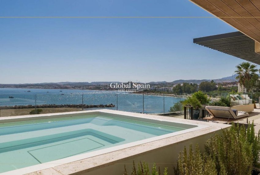 Nueva construcción  - APARTAMENTO -
ESTEPONA - Playa del Cristo