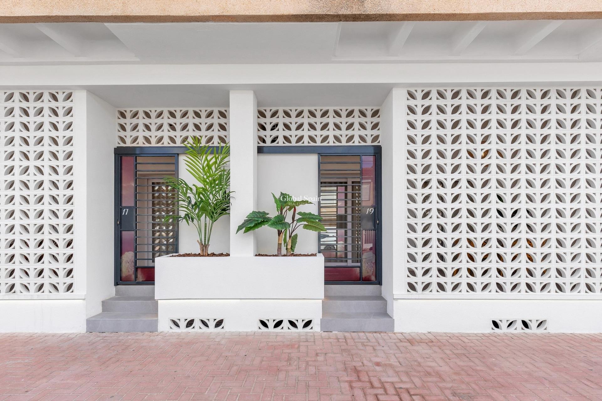 Nueva construcción  - APARTAMENTO -
TORREVIEJA - Playa Los Naufragos