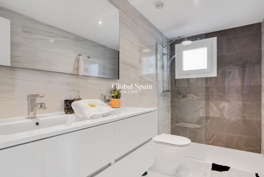 Nueva construcción  - APARTAMENTO -
TORREVIEJA - Punta Prima