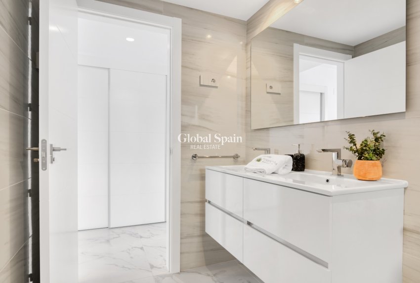Nueva construcción  - APARTAMENTO -
TORREVIEJA - Punta Prima