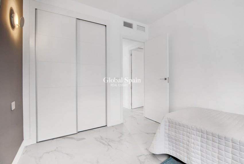 Nueva construcción  - APARTAMENTO -
TORREVIEJA - Punta Prima