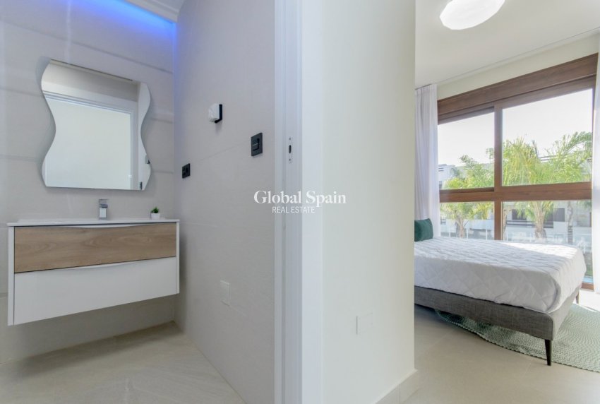 Nueva construcción  - Bungalow en el último piso -
TORREVIEJA - LOS BALCONES - LOS ALTOS