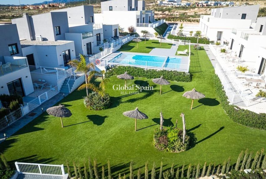 Nueva construcción  - CASA -
BAÑOS Y MENDIGO - Altaona Golf