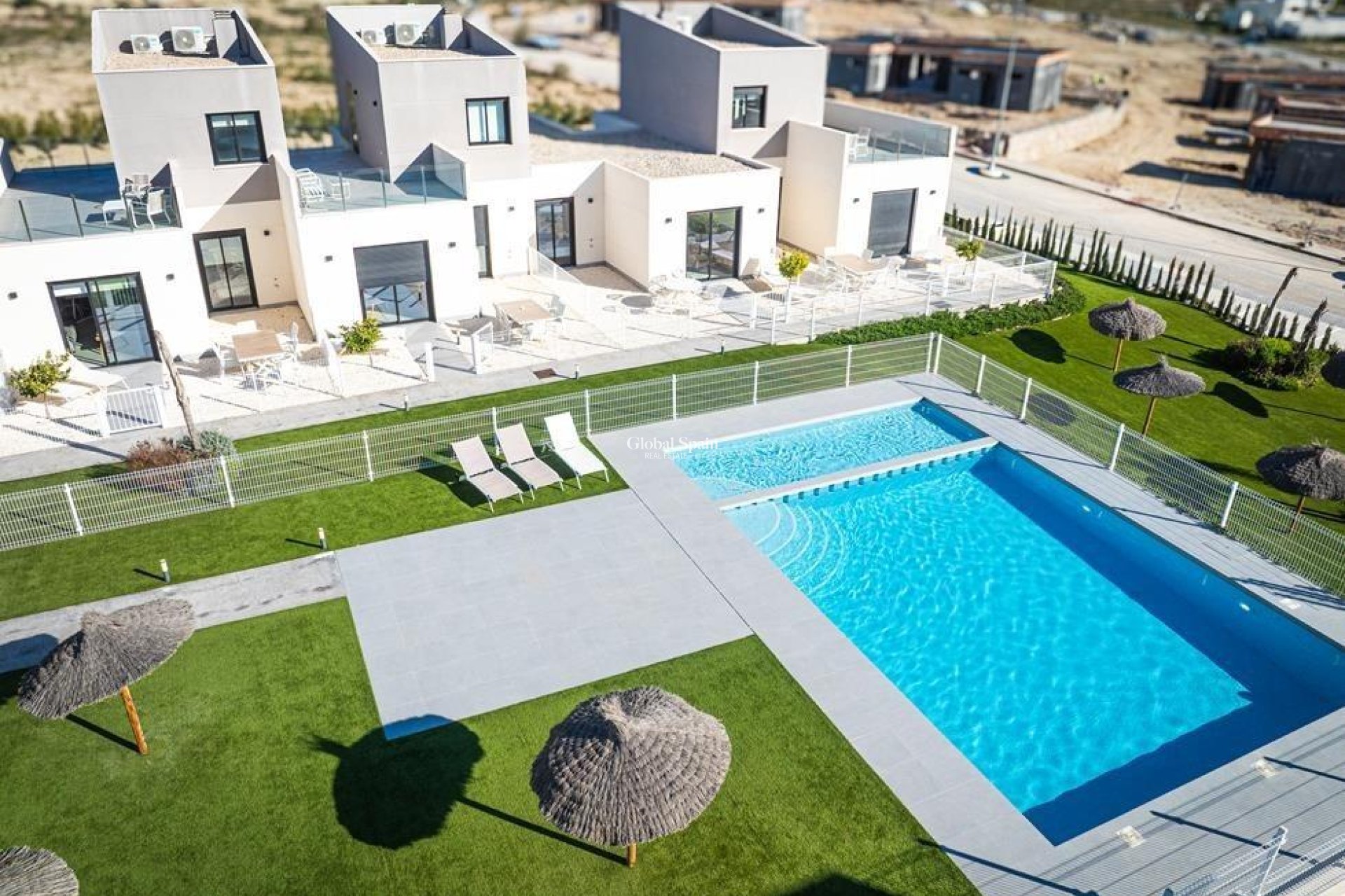 Nueva construcción  - CASA -
BAÑOS Y MENDIGO - Altaona Golf
