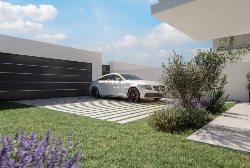 Nueva construcción  - CASA -
ESTEPONA - Los Flamingos