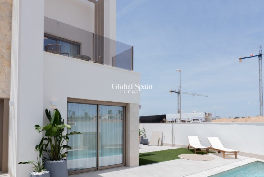 Nueva construcción  - CASA -
LOS ALCÁZARES