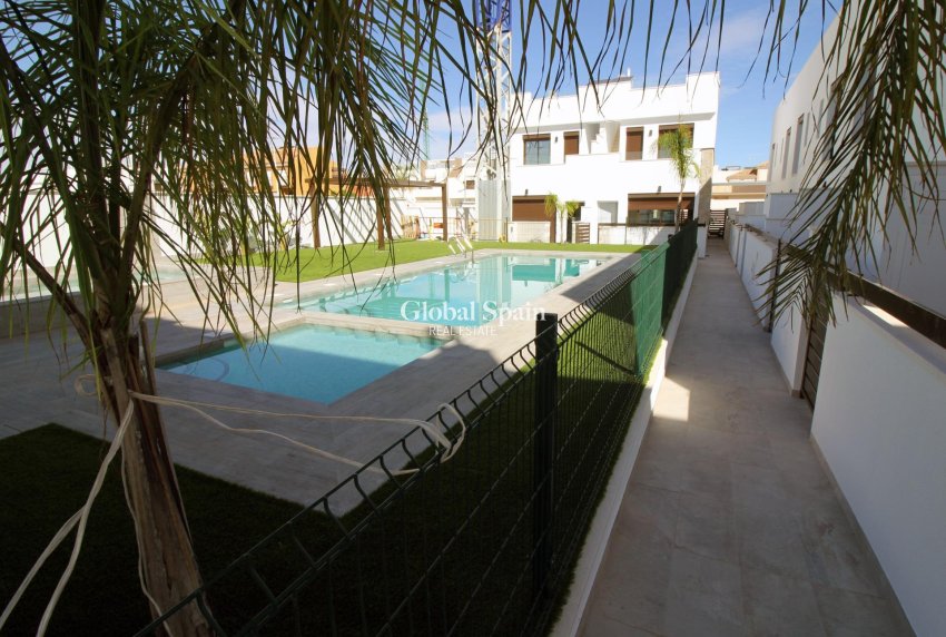 Nueva construcción  - CASA -
PILAR DE LA HORADADA - parque Andromeda