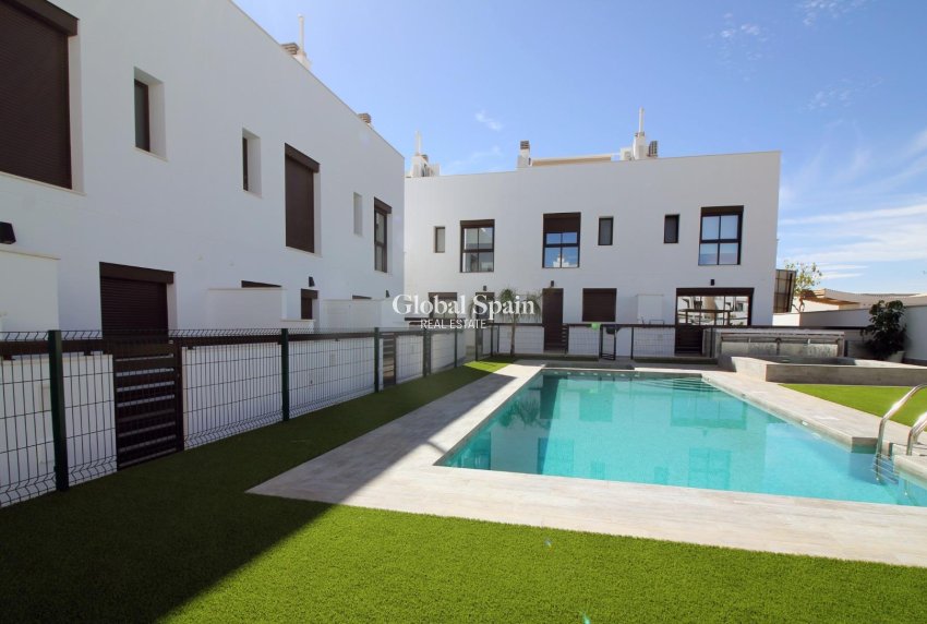 Nueva construcción  - CASA -
PILAR DE LA HORADADA - parque Andromeda