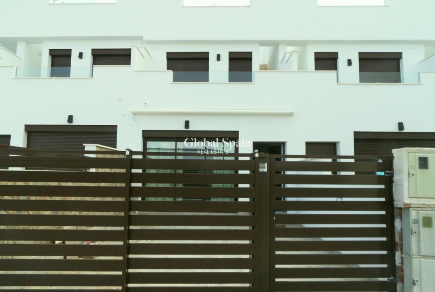 Nueva construcción  - CASA -
PILAR DE LA HORADADA - parque Andromeda