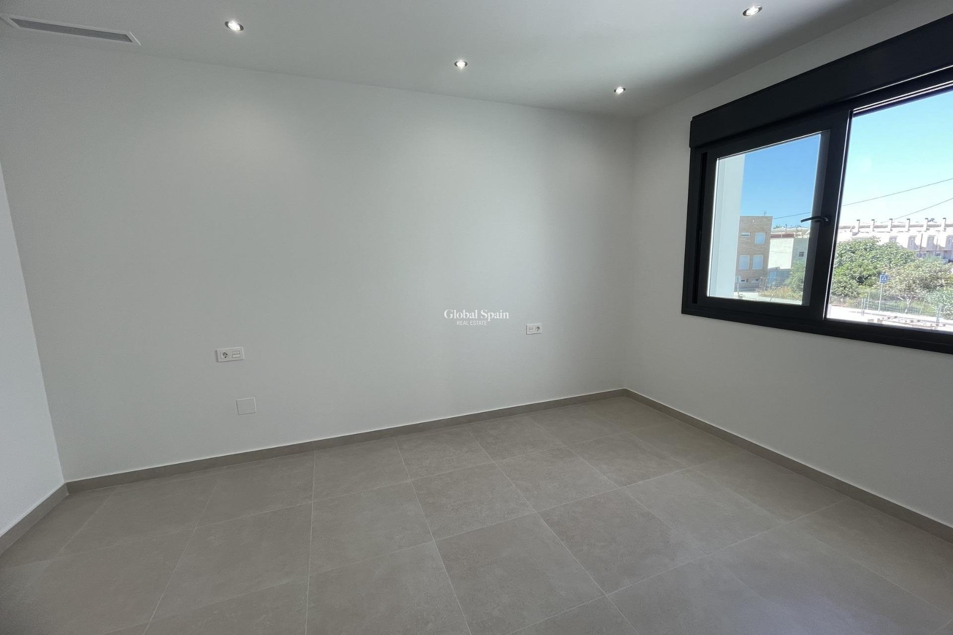 Nueva construcción  - Villa -
ALMORADÍ - Heredades