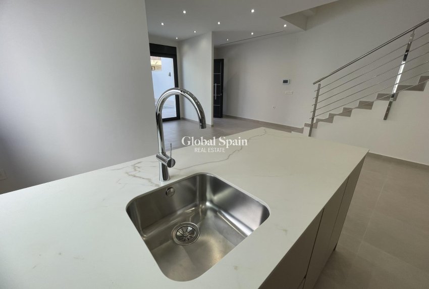 Nueva construcción  - VILLA -
ALMORADÍ - Heredades