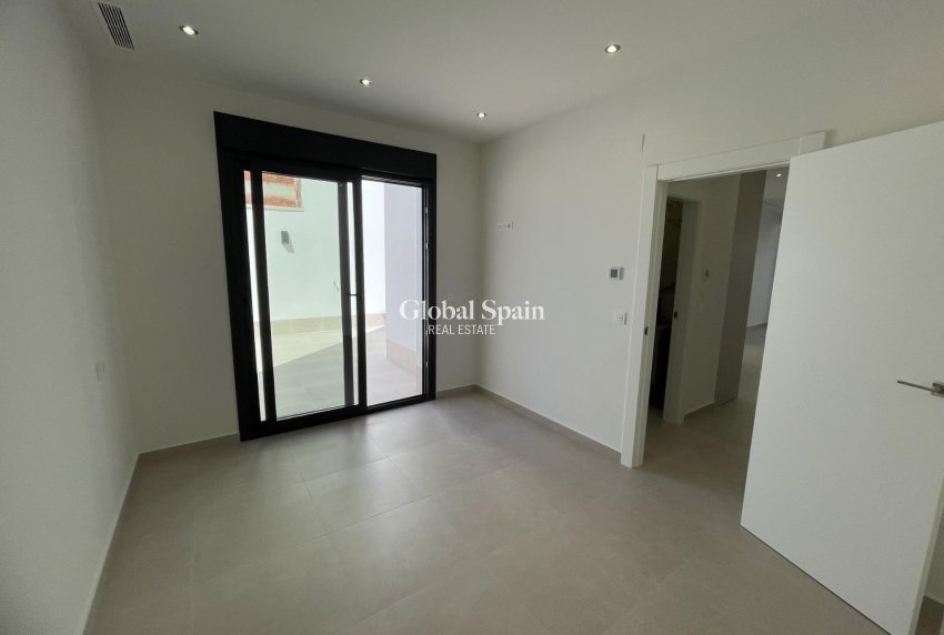 Nueva construcción  - VILLA -
ALMORADÍ - Heredades