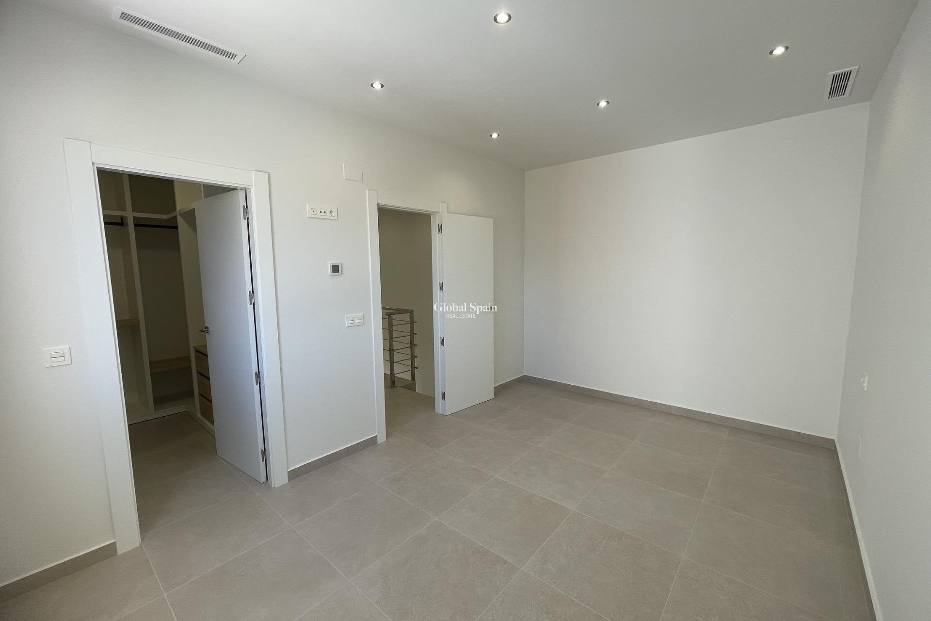 Nueva construcción  - VILLA -
ALMORADÍ - Heredades