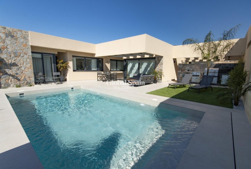 Nueva construcción  - VILLA -
BAÑOS Y MENDIGO - Altaona Golf