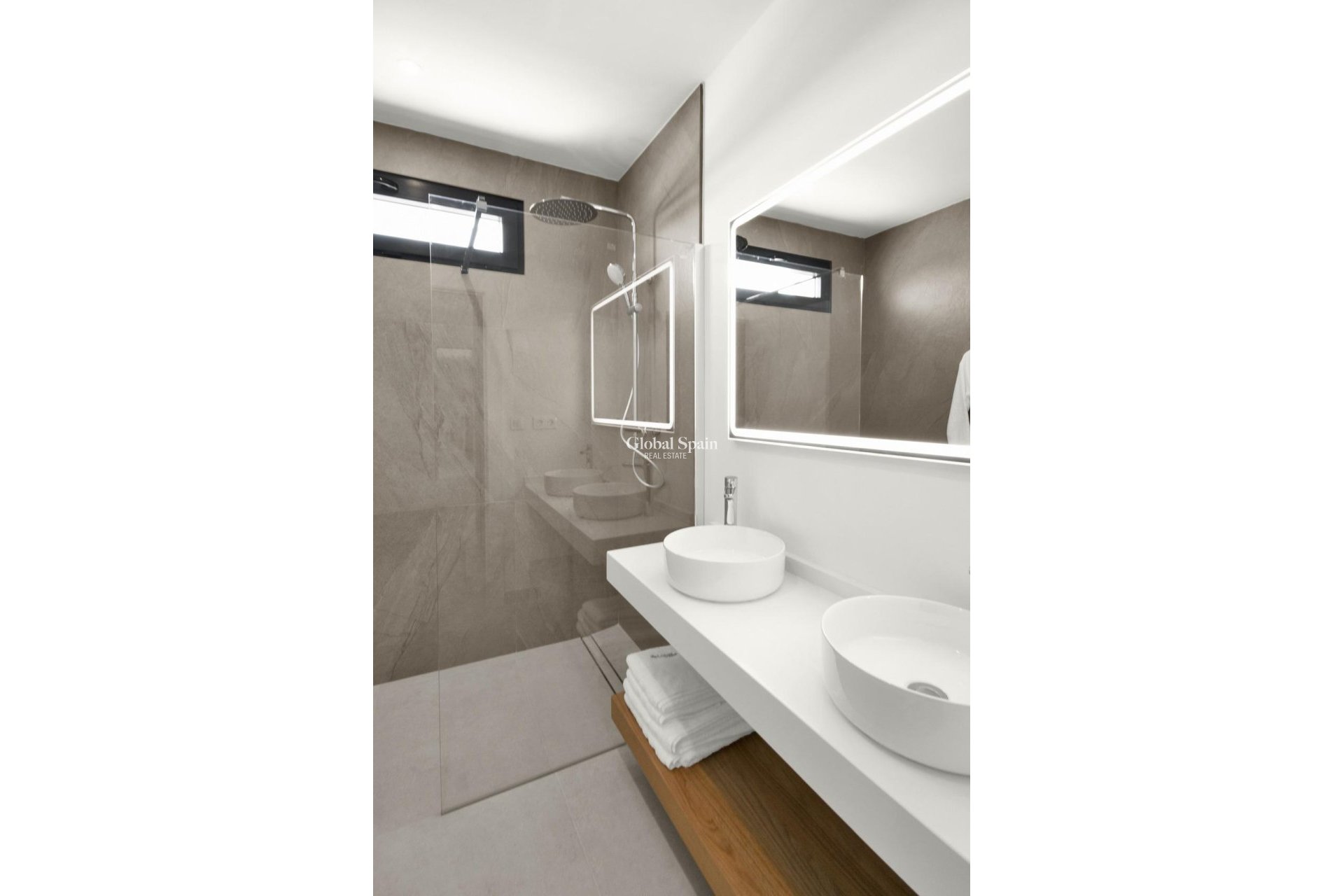 Nueva construcción  - VILLA -
BAÑOS Y MENDIGO - Altaona Golf