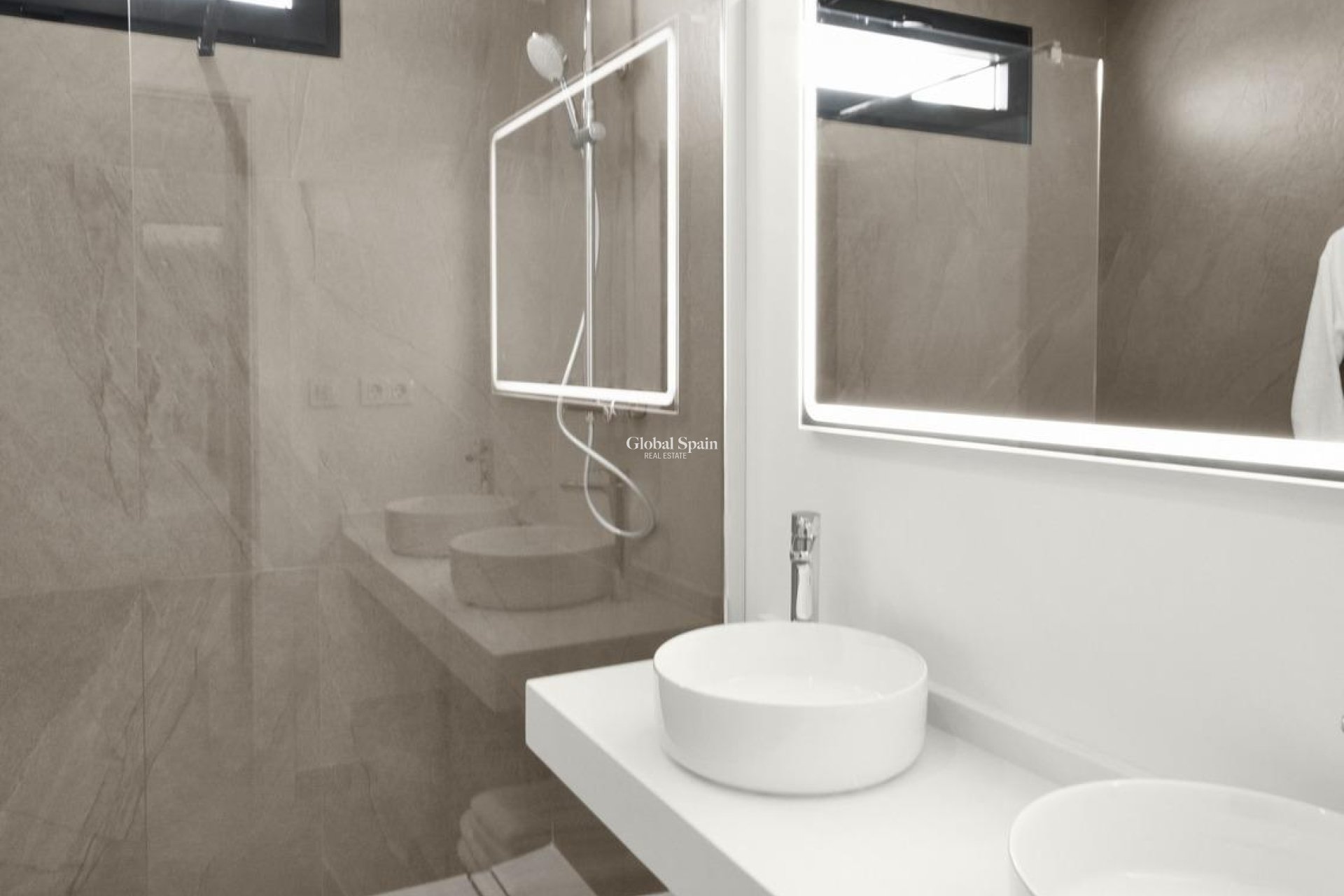 Nueva construcción  - VILLA -
BAÑOS Y MENDIGO - Altaona Golf