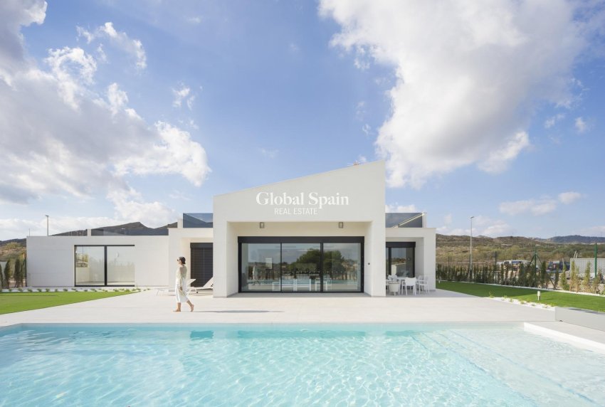 Nueva construcción  - VILLA -
BAÑOS Y MENDIGO - Altaona Golf
