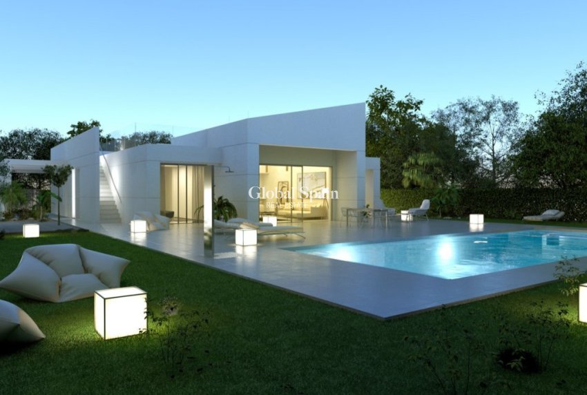 Nueva construcción  - VILLA -
BAÑOS Y MENDIGO - Altaona Golf