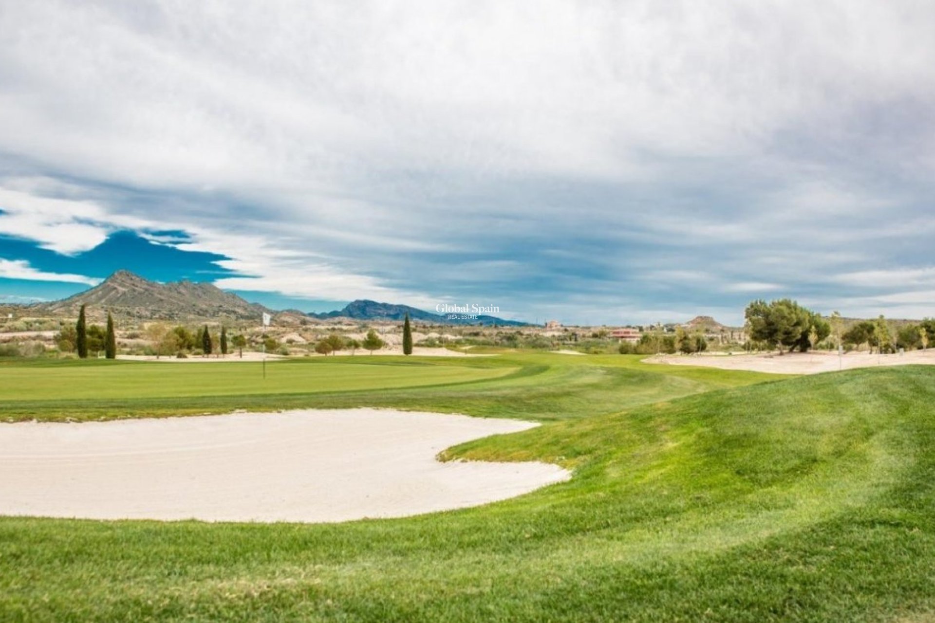 Nueva construcción  - VILLA -
BAÑOS Y MENDIGO - Altaona Golf