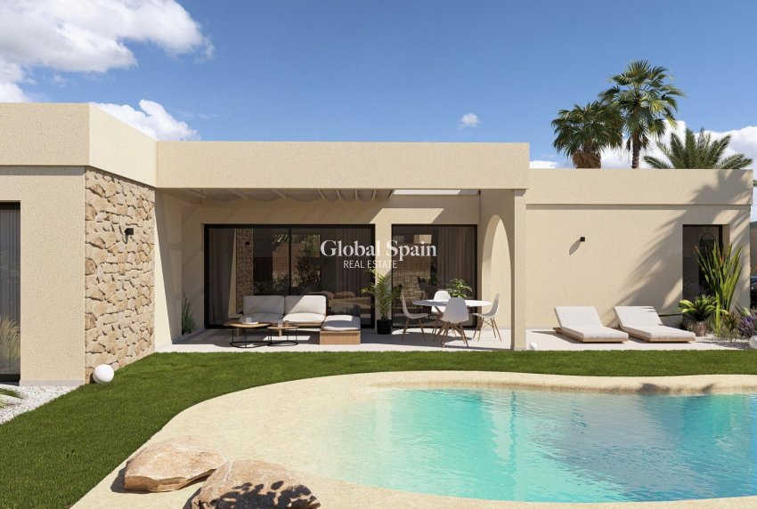 Nueva construcción  - VILLA -
BAÑOS Y MENDIGO - Altaona Golf