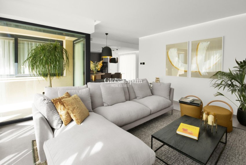 Nueva construcción  - VILLA -
BAÑOS Y MENDIGO - Altaona Golf
