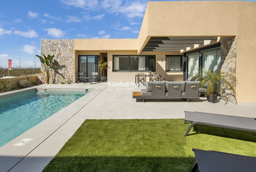 Nueva construcción  - VILLA -
BAÑOS Y MENDIGO - Altaona Golf