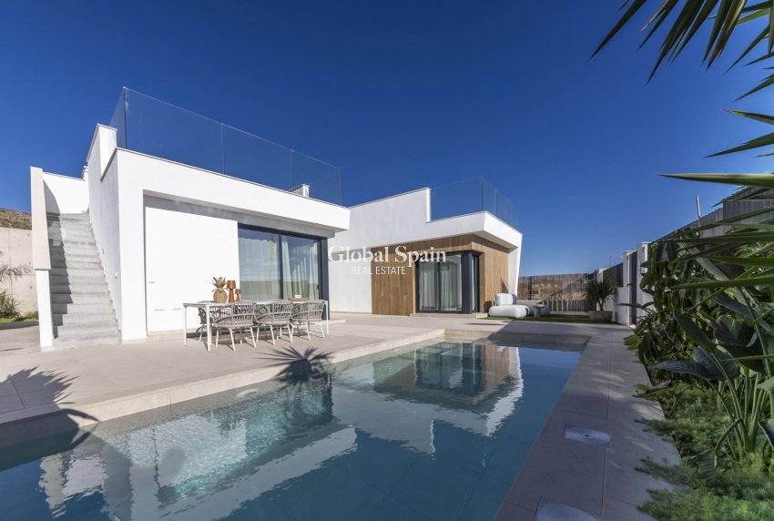 Nueva construcción  - VILLA -
BAÑOS Y MENDIGO - Altaona Golf