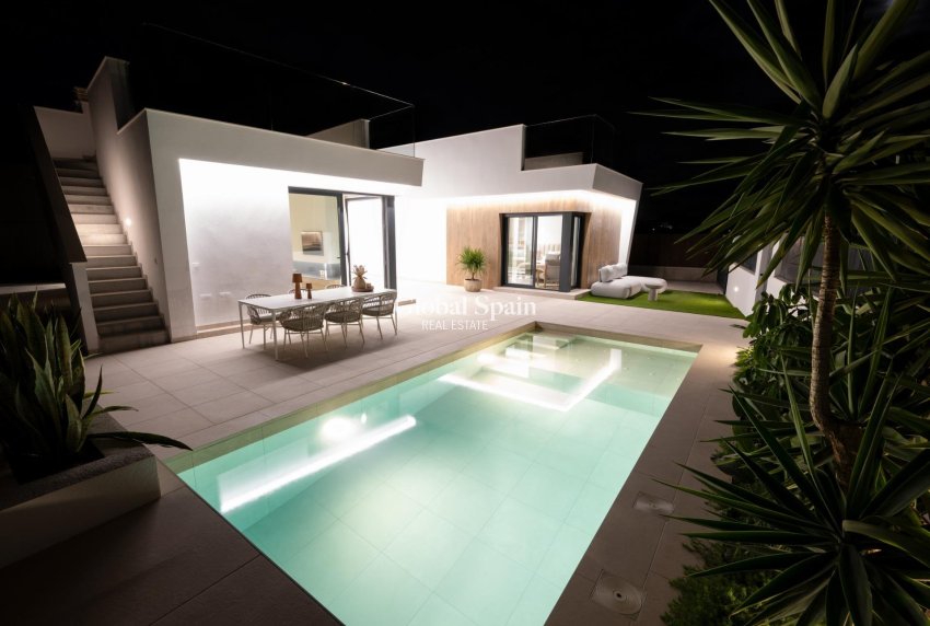 Nueva construcción  - VILLA -
BAÑOS Y MENDIGO - Altaona Golf