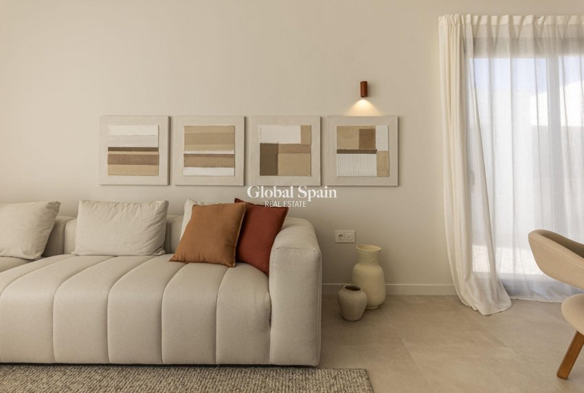 Nueva construcción  - VILLA -
BAÑOS Y MENDIGO - Altaona Golf