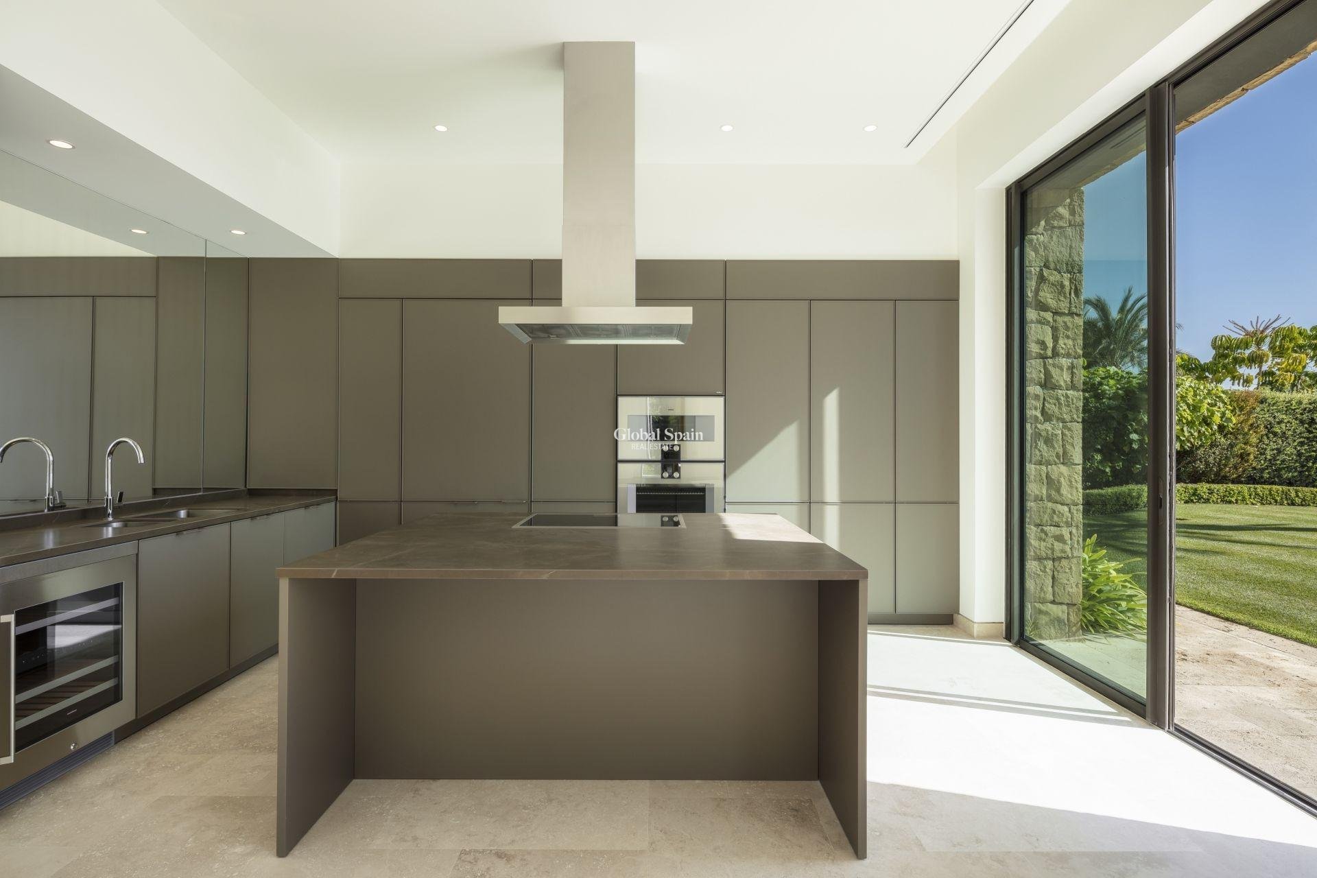 Nueva construcción  - VILLA -
Casares - Pedregales