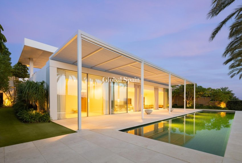 Nueva construcción  - VILLA -
Casares - Pedregales