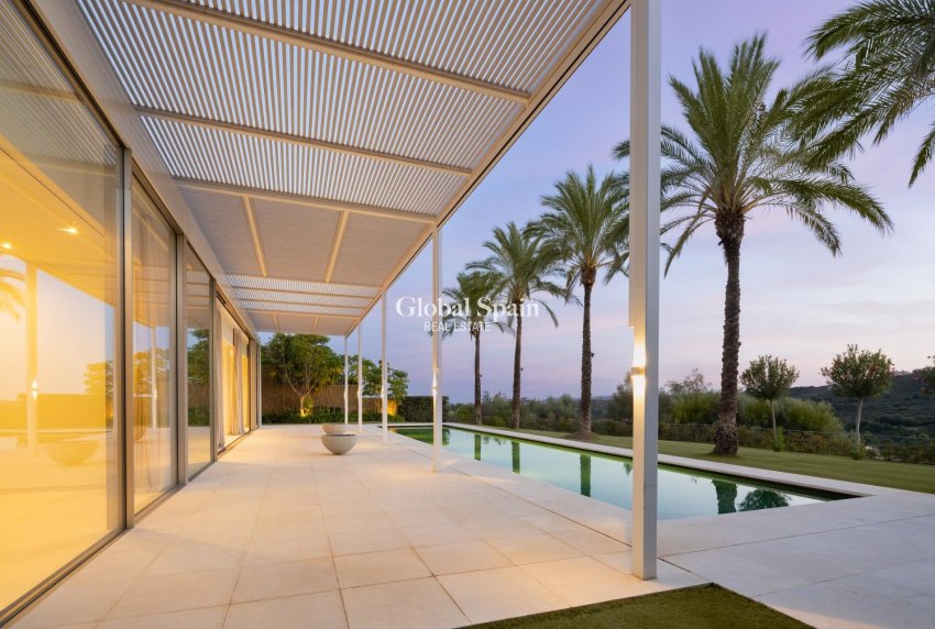 Nueva construcción  - VILLA -
CASARES - Pedregales