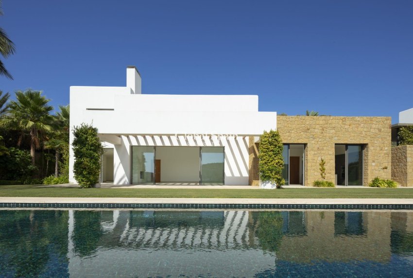 Nueva construcción  - VILLA -
CASARES - Pedregales