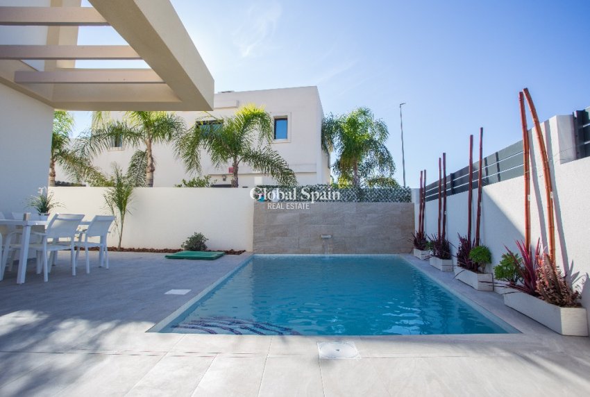 Nueva construcción  - Villa -
LOS MONTESINOS - La Herada