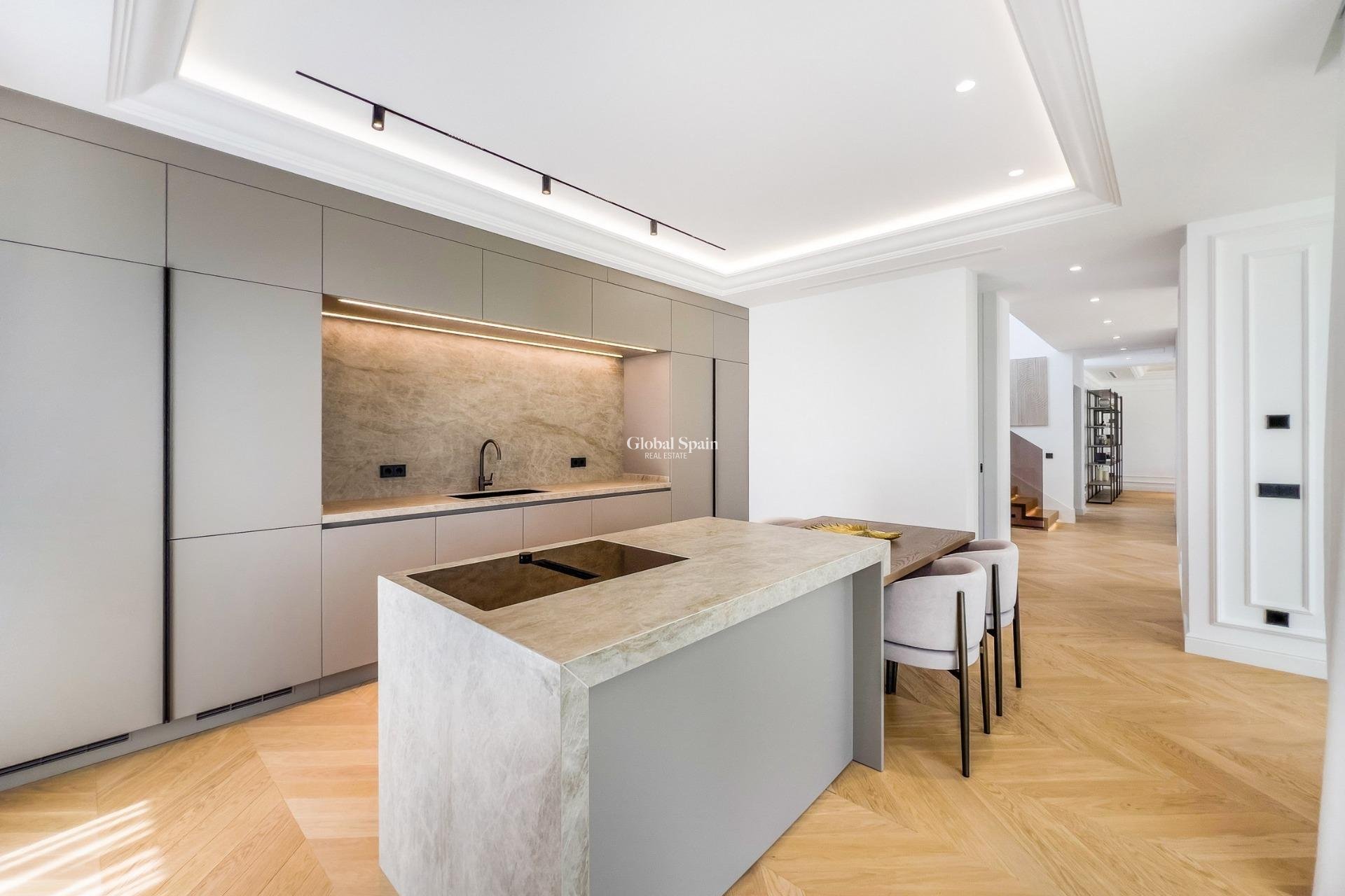 Nueva construcción  - VILLA -
MARBELLA - Lomas De Marbella Club