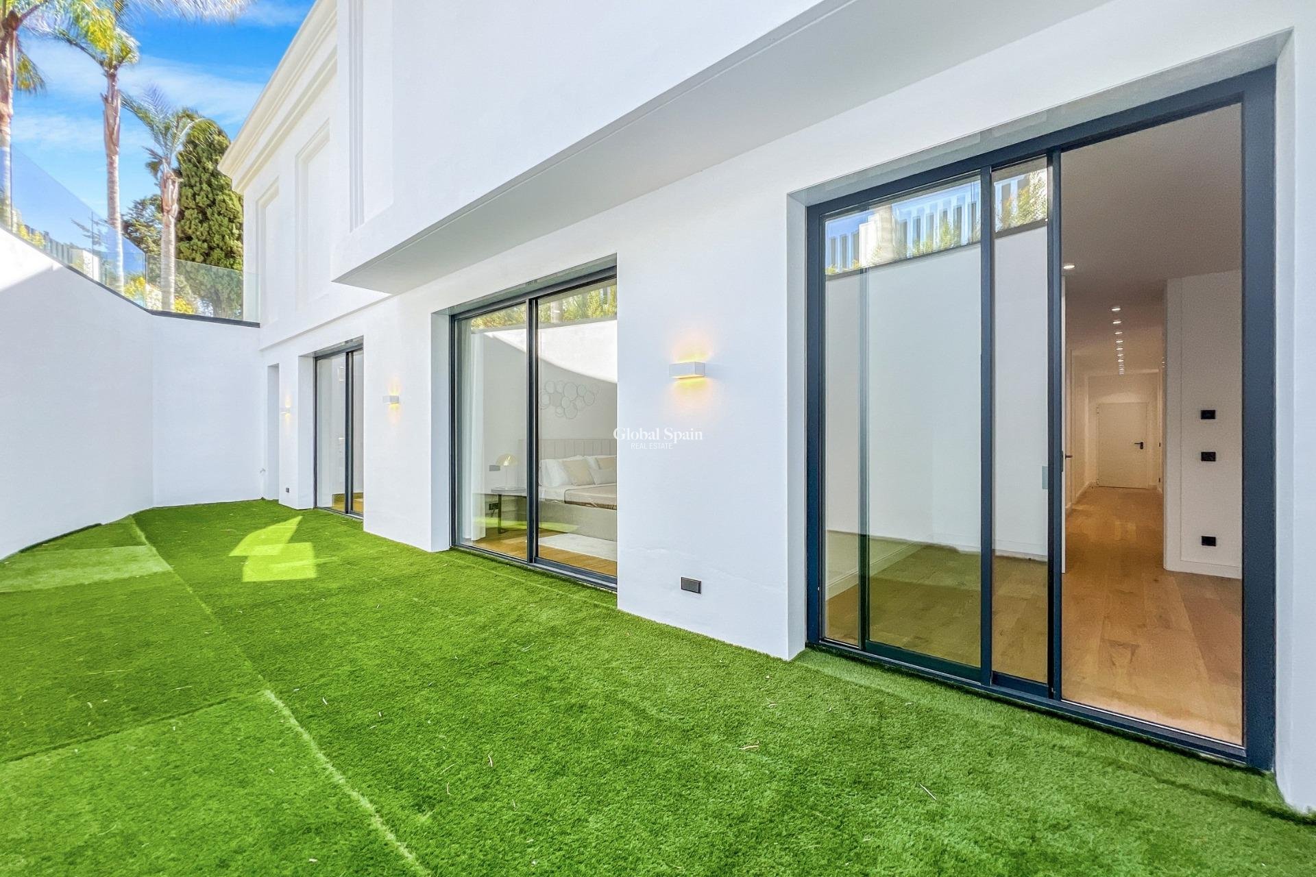 Nueva construcción  - VILLA -
MARBELLA - Lomas De Marbella Club