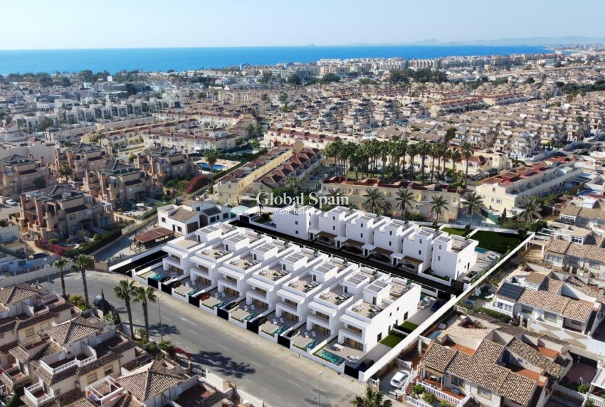 Nueva construcción  - Villa -
ORIHUELA COSTA - La Zenia
