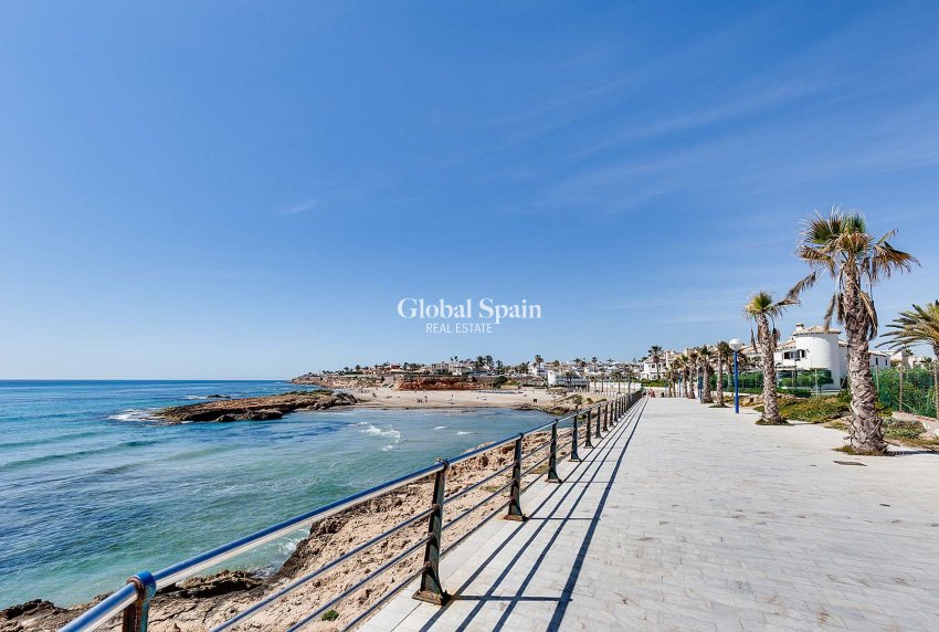 Nueva construcción  - VILLA -
ORIHUELA COSTA - La Zenia