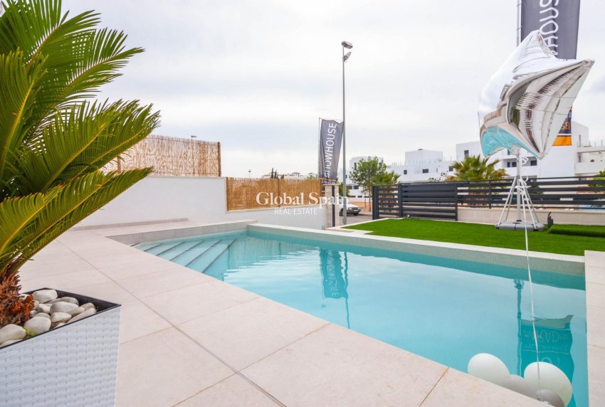 Nueva construcción  - Villa -
ORIHUELA COSTA - PAU 8