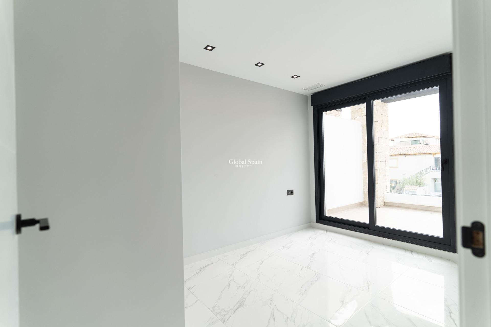 Nueva construcción  - VILLA -
ORIHUELA COSTA - Punta Prima