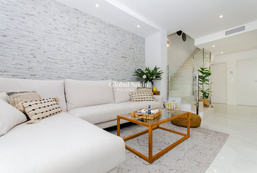 Nueva construcción  - Villa -
ORIHUELA COSTA - VISTABELLA GOLF