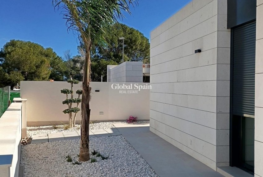 Nueva construcción  - VILLA -
PILAR DE LA HORADADA - Lo Romero Golf