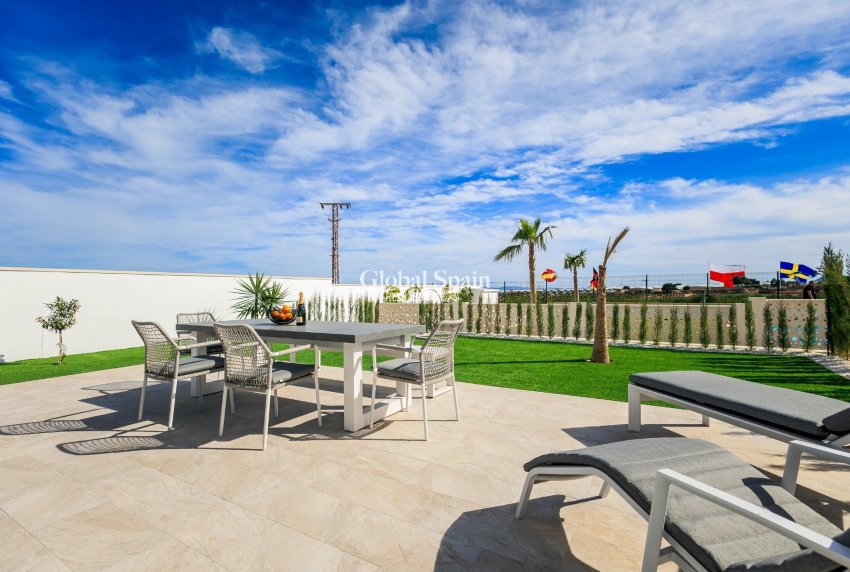 Nueva construcción  - VILLA -
PILAR DE LA HORADADA - Lo Romero Golf