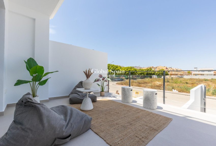 Nueva construcción  - VILLA -
RAFAL - pueblo