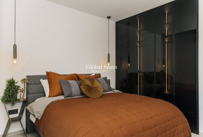 Nueva construcción  - VILLA -
ROJALES - ALTOS DE LA MARQUESA