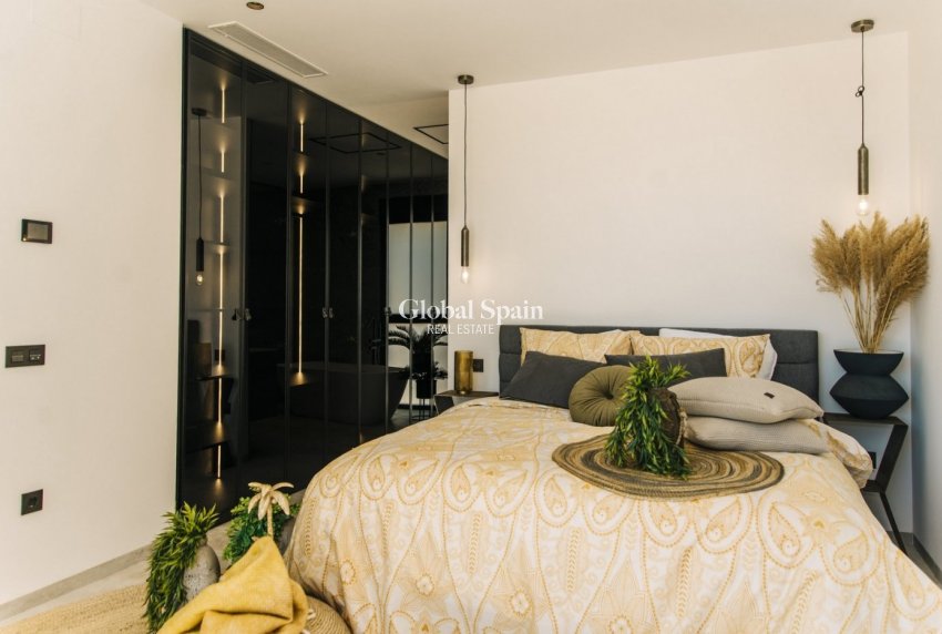Nueva construcción  - VILLA -
ROJALES - ALTOS DE LA MARQUESA