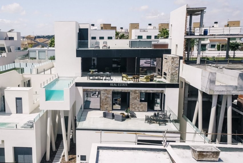 Nueva construcción  - Villa -
ROJALES - ALTOS DE LA MARQUESA