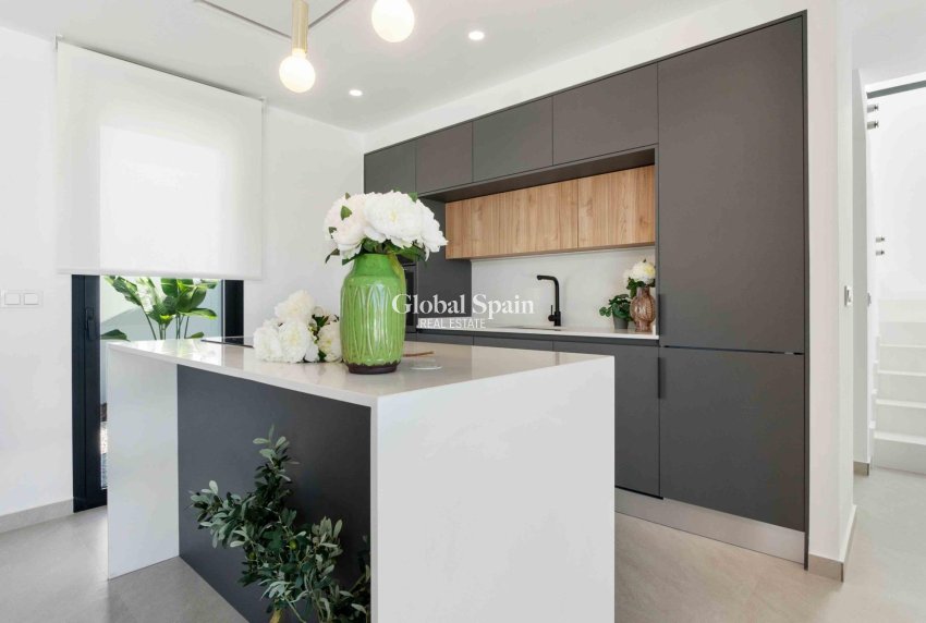 Nueva construcción  - VILLA -
ROJALES - Benimar