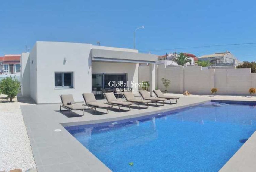 Nueva construcción  - VILLA -
ROJALES - Rojales