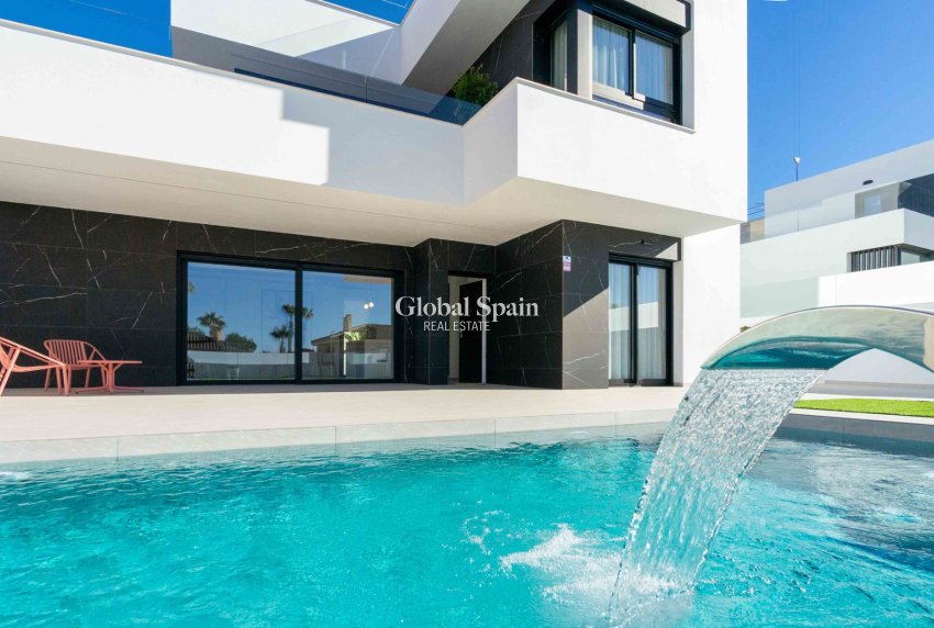 Nueva construcción  - Villa -
ROJALES